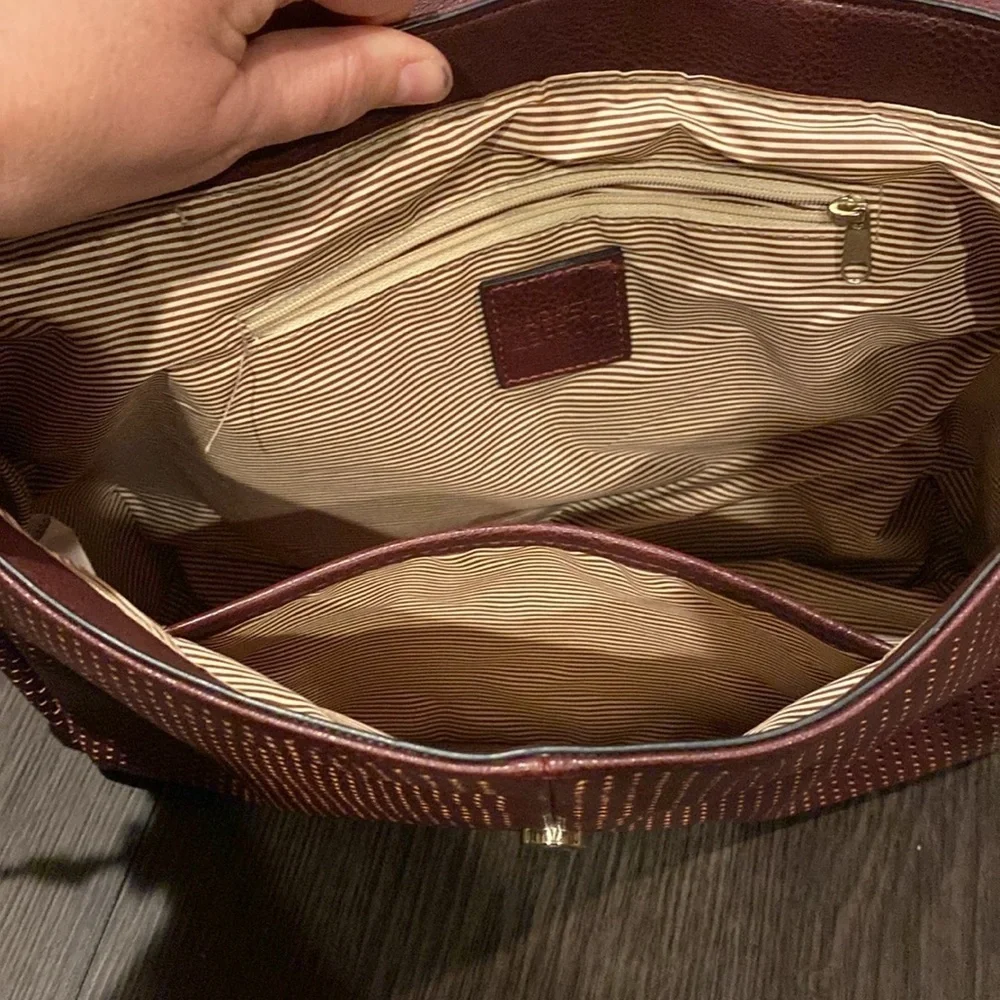 Market and Spruce shoulder purse. Brown. Multiple pockets.